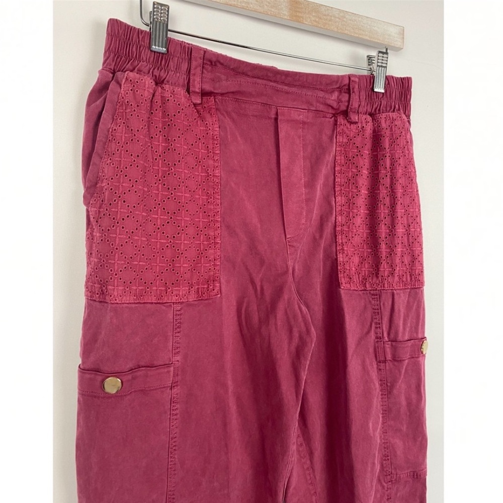 Soft Surroundings Womens Pants M Pink Burgundy Eyelet Crop Coastal Cargo Mira - Picture 4 of 10